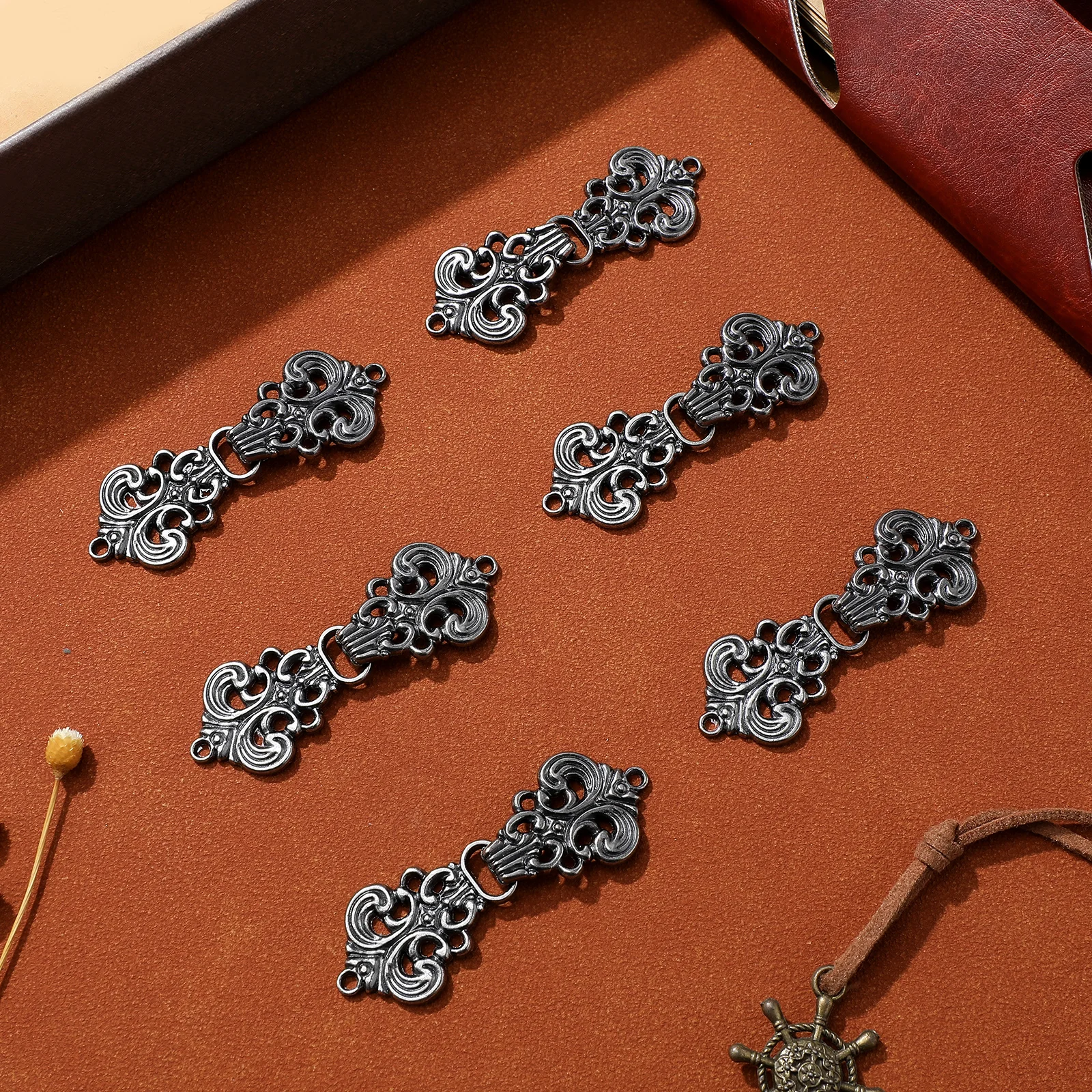Auspicious Hollow Pairs Alloy Buckle Dress Accessory Collar Fasteners Vintage Shawl Connection
Auspicious Hollow Pairs Alloy Buckle Dress Accessory Collar Fasteners Vintage Shawl Connection