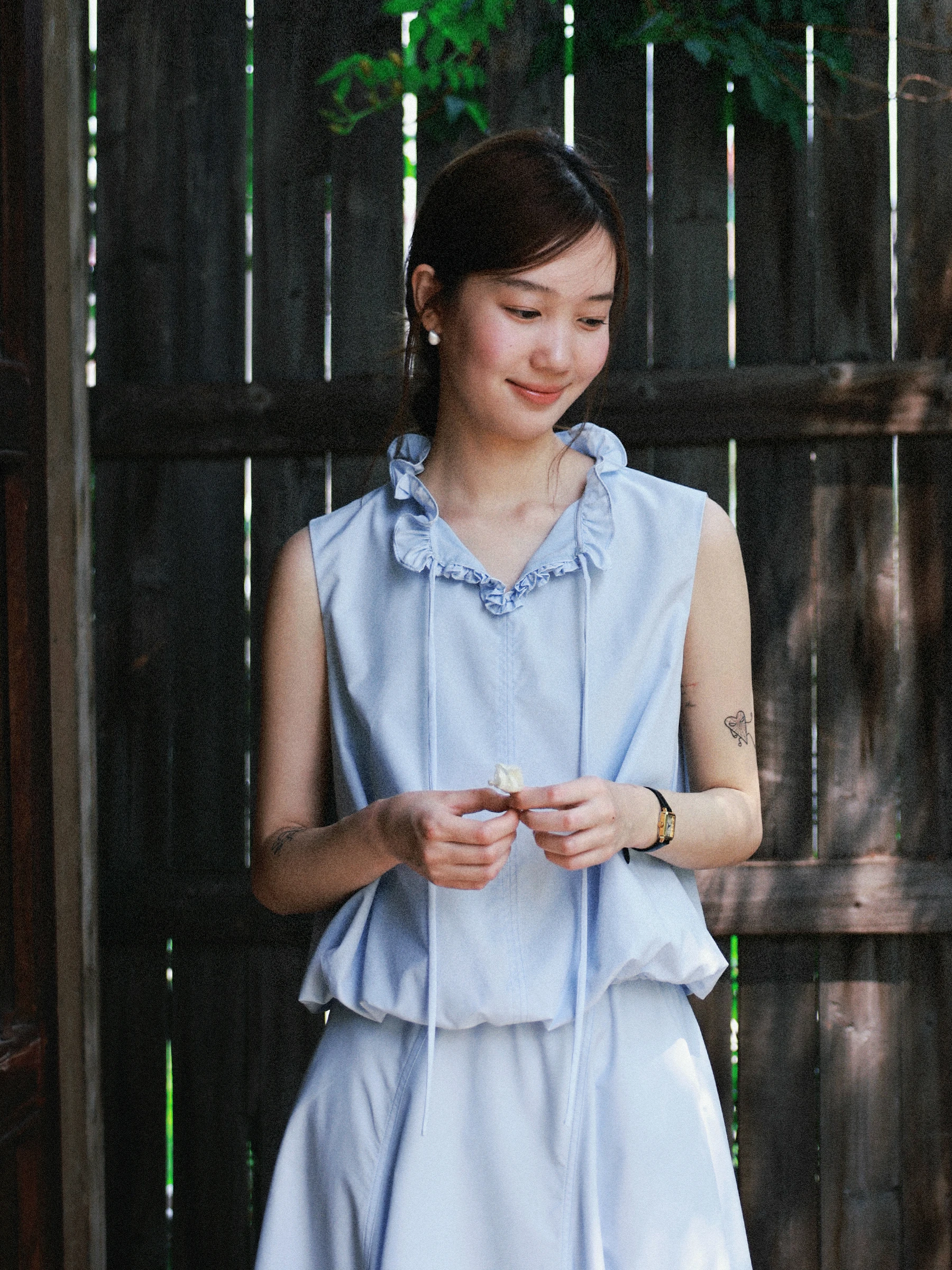 Munns Ruxi Casual Chic Sleeveless Gown with Wood Grain Waist Cinched Half Skirt Two-piece Set for Women Summer Fashion
Munns Ruxi Casual Chic Sleeveless Gown with Wood Grain Waist Cinched Half Skirt Two-piece Set for Women Summer Fashion