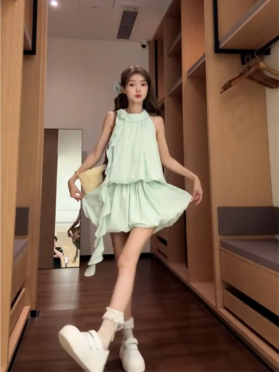 Elegant Green Neck Hanging Strap Women's Summer New Fashion Short Skirt Set High Waist Flounce Hem round Neck Sleeveless Comm...
Elegant Green Neck Hanging Strap Women's Summer New Fashion Short Skirt Set High Waist Flounce Hem round Neck Sleeveless Comm...