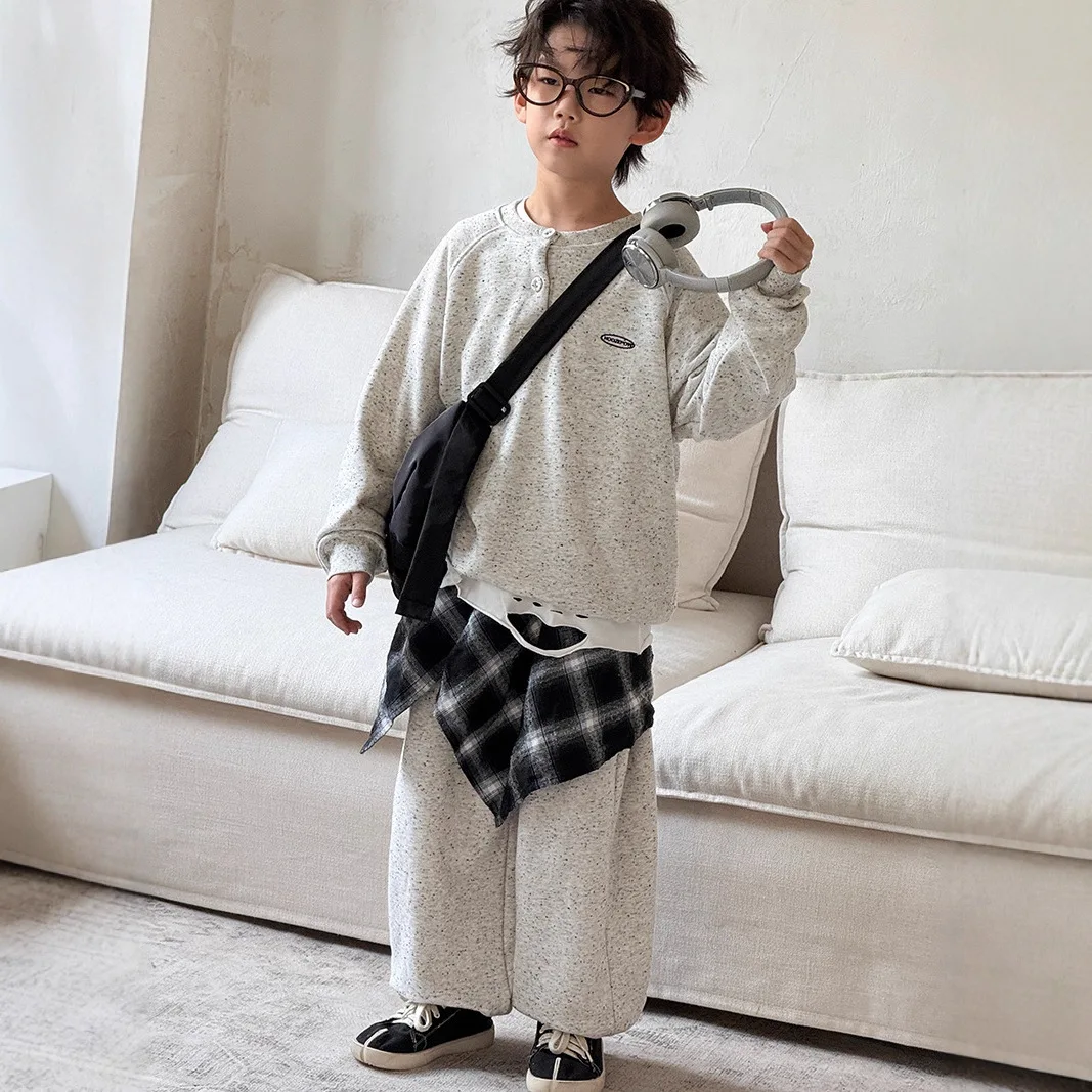 Children Clothes Boys Autumn Set 2025 New Korean Style Hoodie Pants Casual Girls Knitted Fashionable Kids Two-piece Set
Children Clothes Boys Autumn Set 2025 New Korean Style Hoodie Pants Casual Girls Knitted Fashionable Kids Two-piece Set