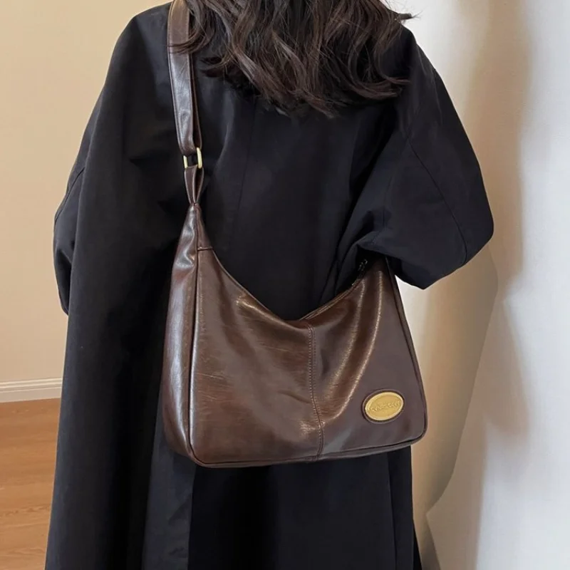 Women's Casual Vintage Style Leather Shoulder Bag, Ideal for Daily Use, School Commute, Weekend Outings & Shopping Handbags
Women's Casual Vintage Style Leather Shoulder Bag, Ideal for Daily Use, School Commute, Weekend Outings & Shopping Handbags
