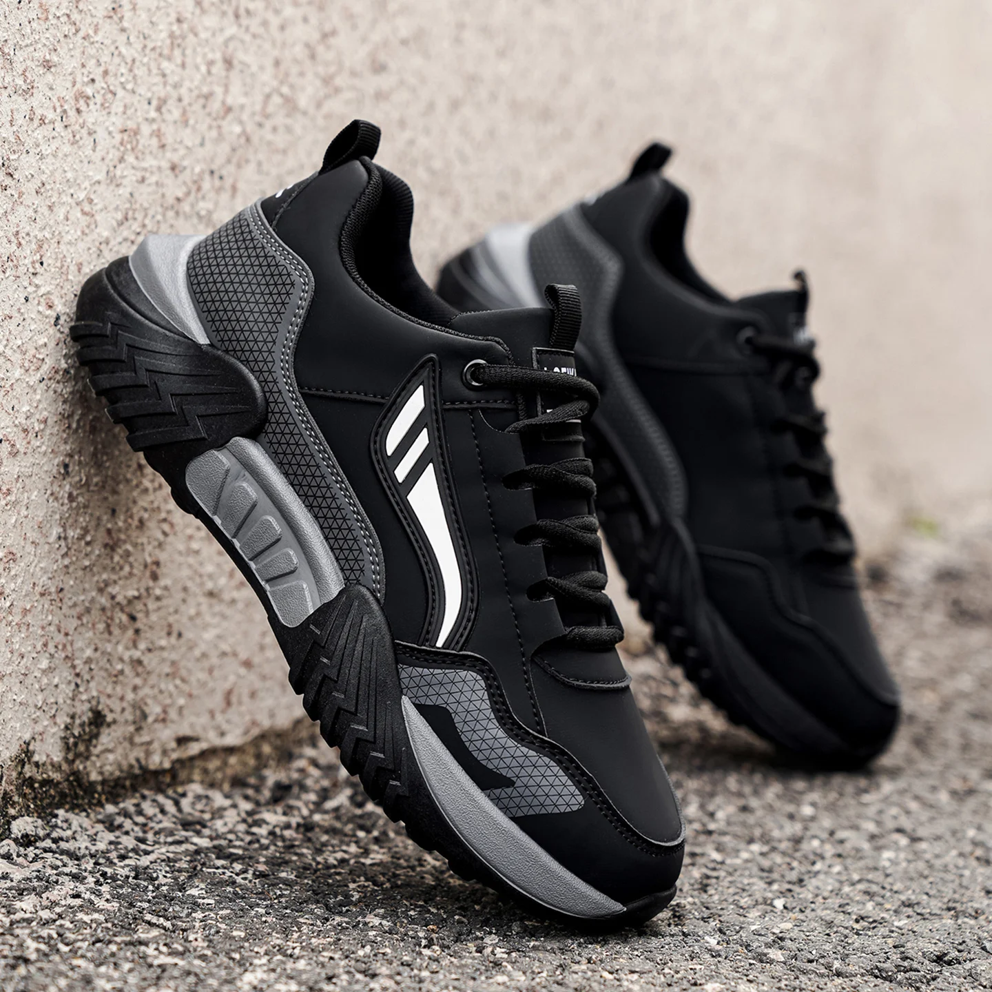 High-top men's versatile and comfortable hiking boots, outdoor fashion trendy thick-soled casual sports shoes
High-top men's versatile and comfortable hiking boots, outdoor fashion trendy thick-soled casual sports shoes