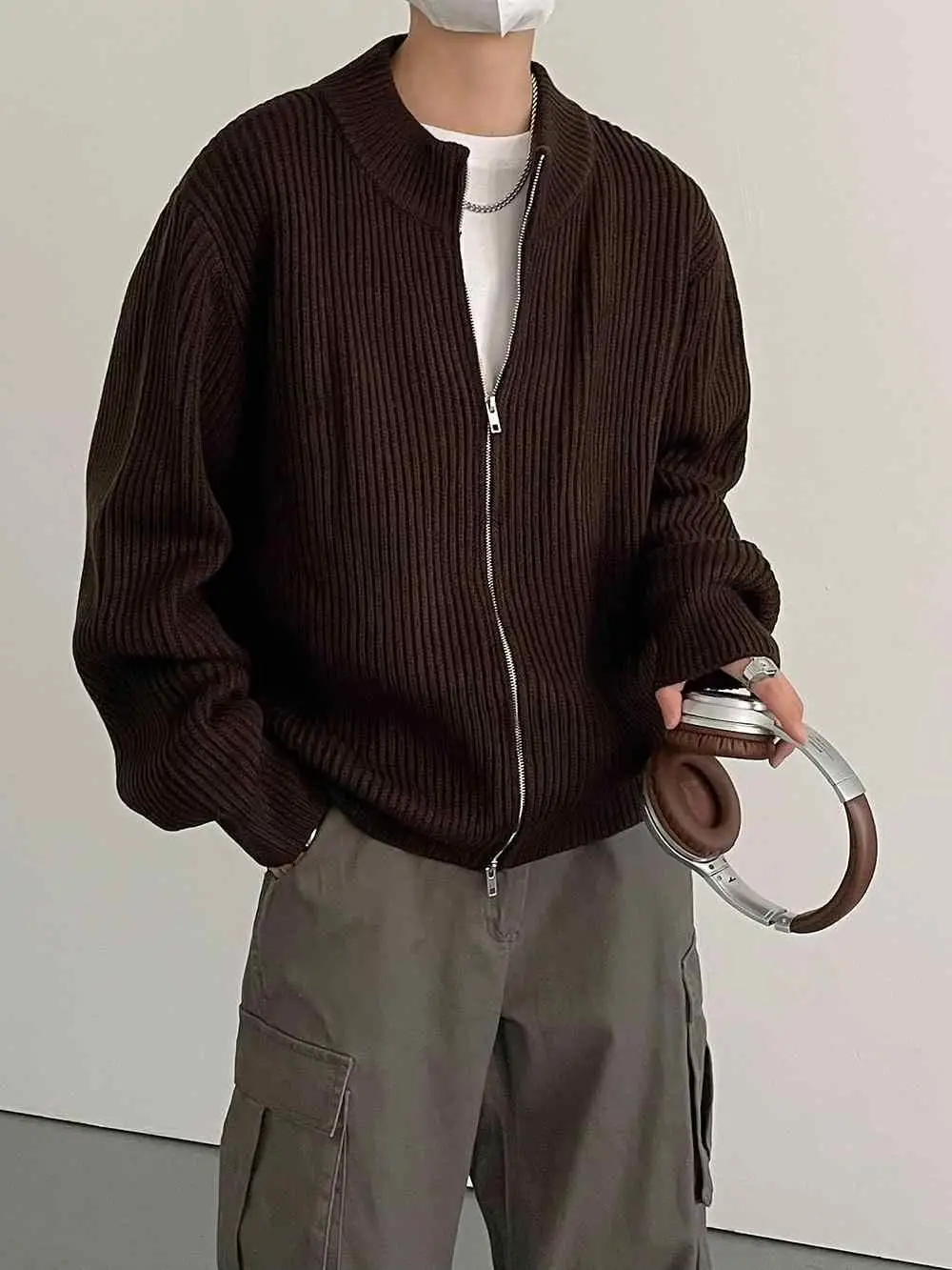 Faionable Retro Color Stand Collar Open Cardigan Sweater Men's Loose Double Zipper Jaet Trendy Leisure Winter Outer...
Faionable Retro Color Stand Collar Open Cardigan Sweater Men's Loose Double Zipper Jaet Trendy Leisure Winter Outer...