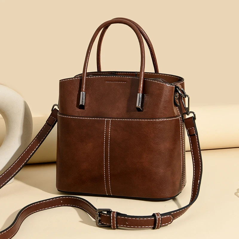Oil wax leather handbag, niche high-end commuter shoulder bag2026New crossbody bag
Oil wax leather handbag, niche high-end commuter shoulder bag2026New crossbody bag