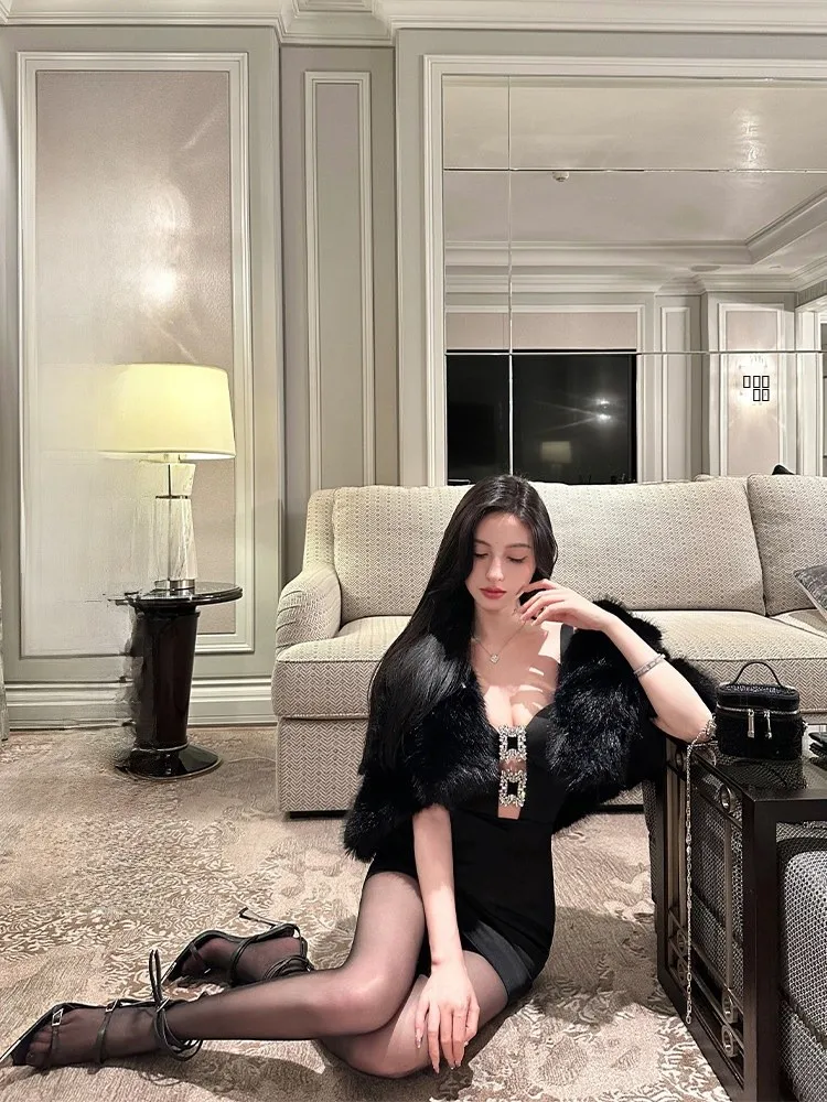 Ультрагладкое зимнее женское пальто из меха и кожи с воротником-стойкой, без капюшона, в стиле пэчворк
Ультрагладкое зимнее женское пальто из меха и кожи с воротником-стойкой, без капюшона, в стиле пэчворк