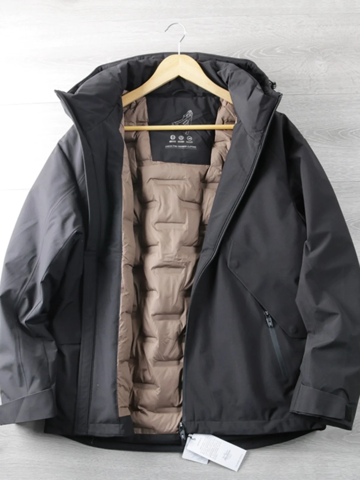 Senior Men's Thiened down Jaet Windproof Waterproof Hooded Warm Du Feather Padded Coat Faion Urban Sle Regular Length
Senior Men's Thiened down Jaet Windproof Waterproof Hooded Warm Du Feather Padded Coat Faion Urban Sle Regular Length