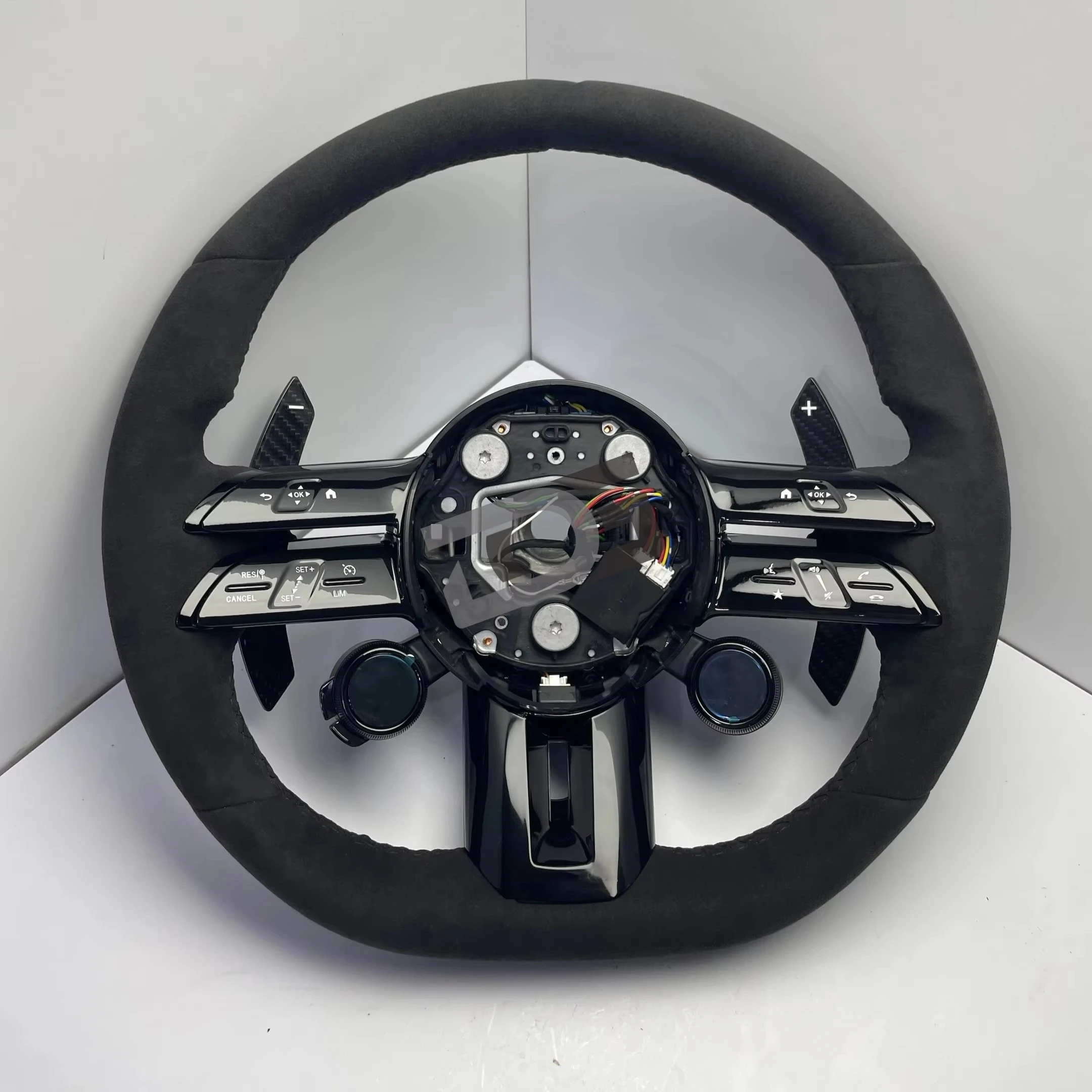 Car Steering Wheels Have Been Modified with High-end Ergonomic All-leather Steering Wheels for Mercedes-Benz 14-17 AMG W205
Car Steering Wheels Have Been Modified with High-end Ergonomic All-leather Steering Wheels for Mercedes-Benz 14-17 AMG W205