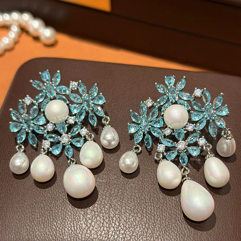Zircon Luxury Fringed Fashion New Temperament Earrings
Zircon Luxury Fringed Fashion New Temperament Earrings