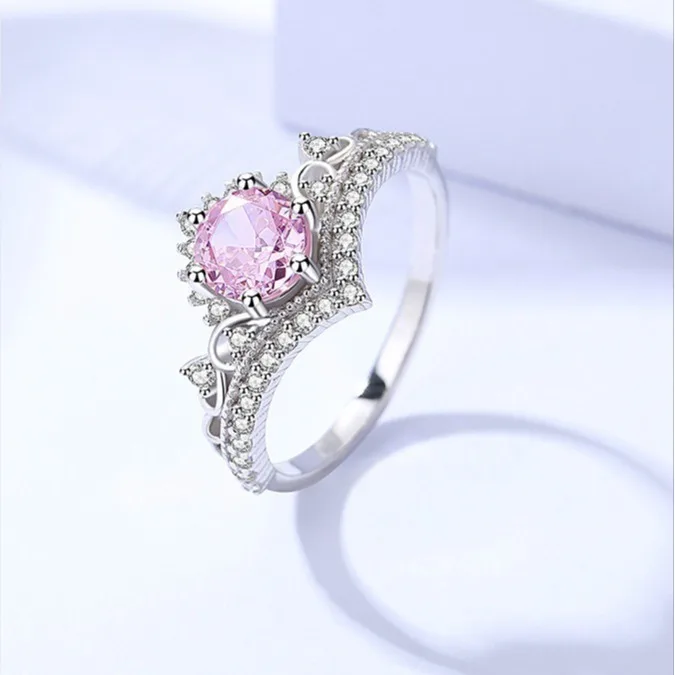 Кольцо Dawn's Jewel Crown с розовым ледяным цветком и цирконом для женщин, стерлинговое серебро S925, европейская и американская легкая роскошь
Кольцо Dawn's Jewel Crown с розовым ледяным цветком и цирконом для женщин, стерлинговое серебро S925, европейская и американская легкая роскошь