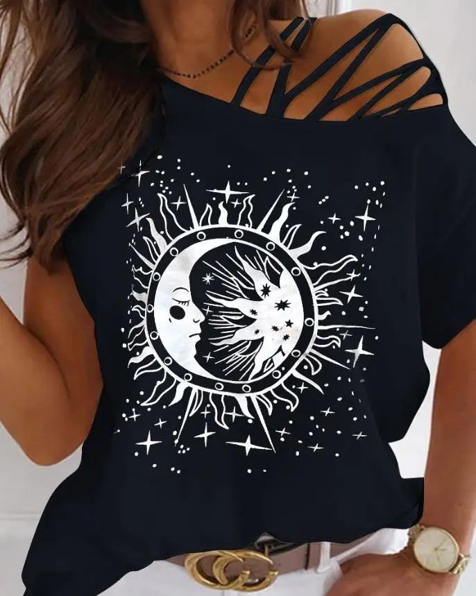 Pattern Printed Short Sleeved Cold Shoulder Strap Design Sexy Off Shoulder Top for Summer Women's New Casual Commuting T-Shirt
Pattern Printed Short Sleeved Cold Shoulder Strap Design Sexy Off Shoulder Top for Summer Women's New Casual Commuting T-Shirt