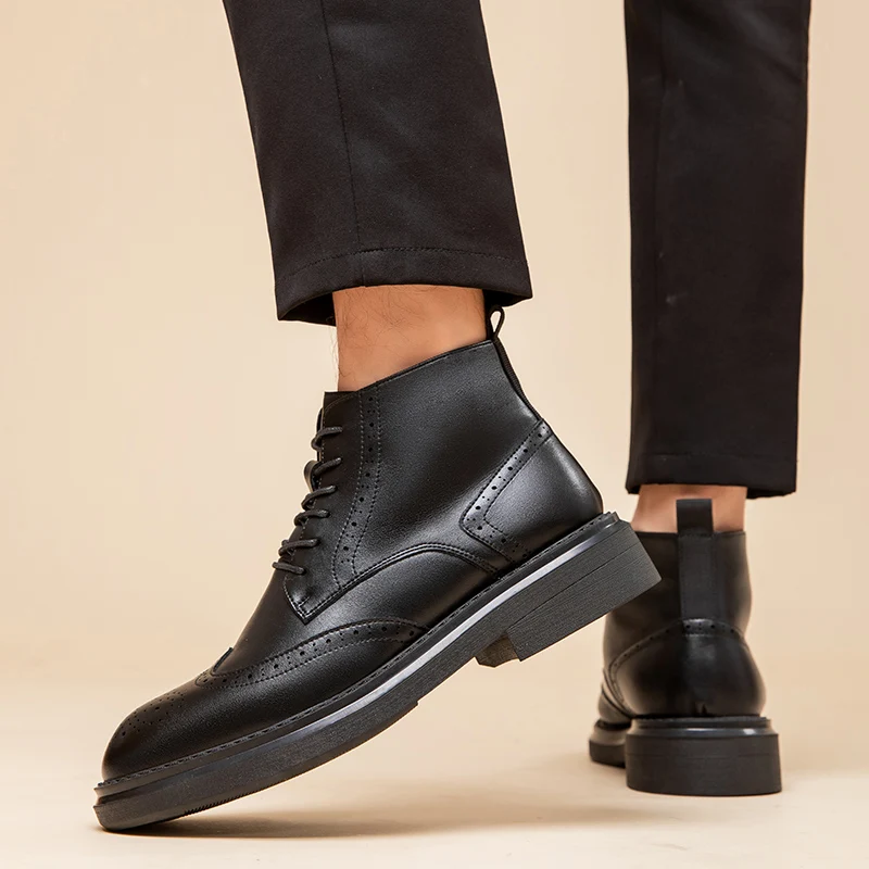 Brogue Genuine leather men's boots Fashionable gentleman style Business Office Outdoor formal party Quality adult shoes Black
Brogue Genuine leather men's boots Fashionable gentleman style Business Office Outdoor formal party Quality adult shoes Black