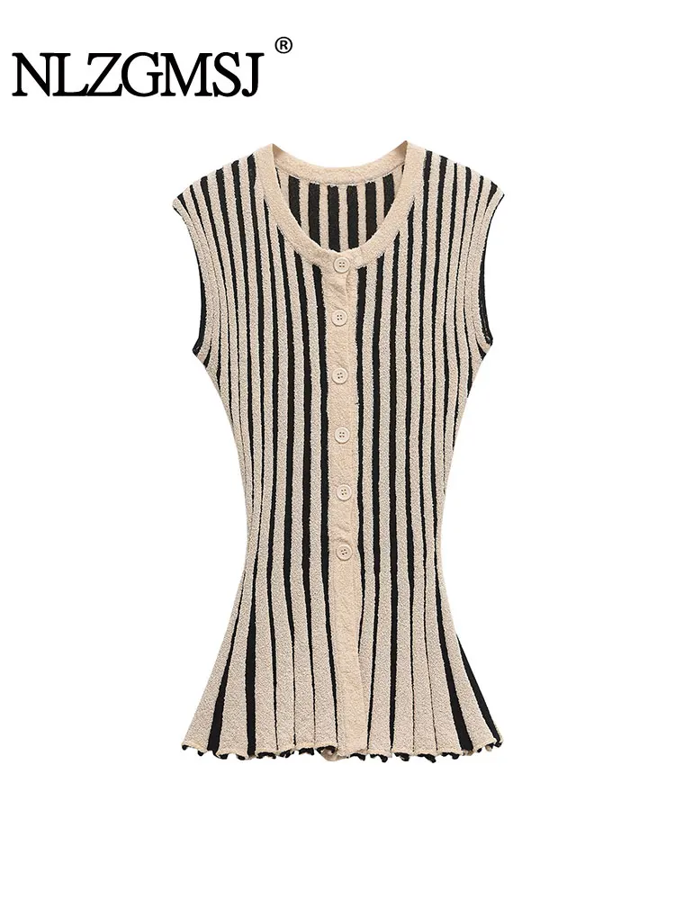 2025 Spring Casual Chic Women Vest Sweater O-Neck Sleeveless Knitted Single Breasted Fashion Sweaters
2025 Spring Casual Chic Women Vest Sweater O-Neck Sleeveless Knitted Single Breasted Fashion Sweaters