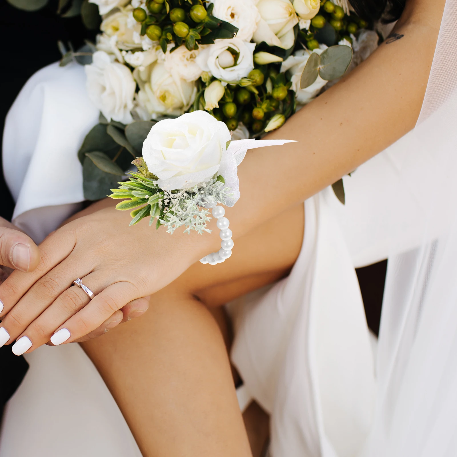 2pcs Wrist Flower White Bridal Accessories Elegant Wedding Decor Delicate Charm Corsage Lovely Eye catching Bracelet
2pcs Wrist Flower White Bridal Accessories Elegant Wedding Decor Delicate Charm Corsage Lovely Eye catching Bracelet