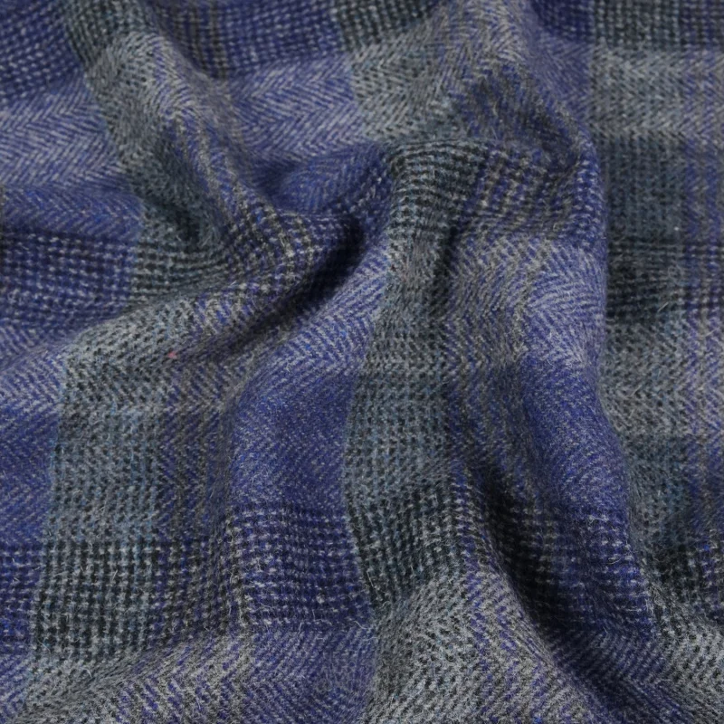 British Style Blue-gray plaid woolen fabric for tweed jackets and trench coats
British Style Blue-gray plaid woolen fabric for tweed jackets and trench coats