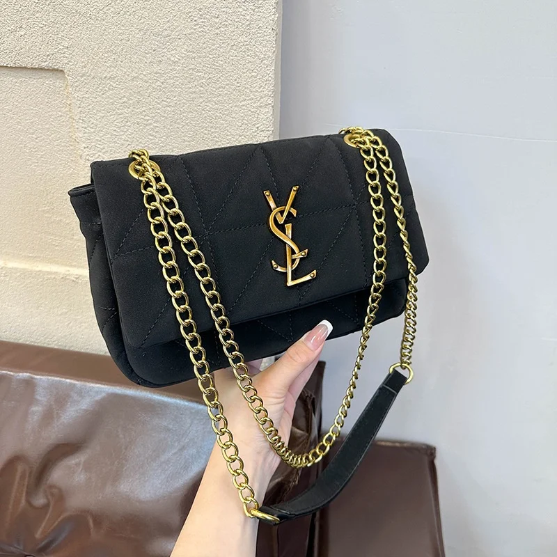 Ladies' luxurious classic shoulder bag Simple and casual handbag Traditional solid color style Designer brand model Crossbody
Ladies' luxurious classic shoulder bag Simple and casual handbag Traditional solid color style Designer brand model Crossbody