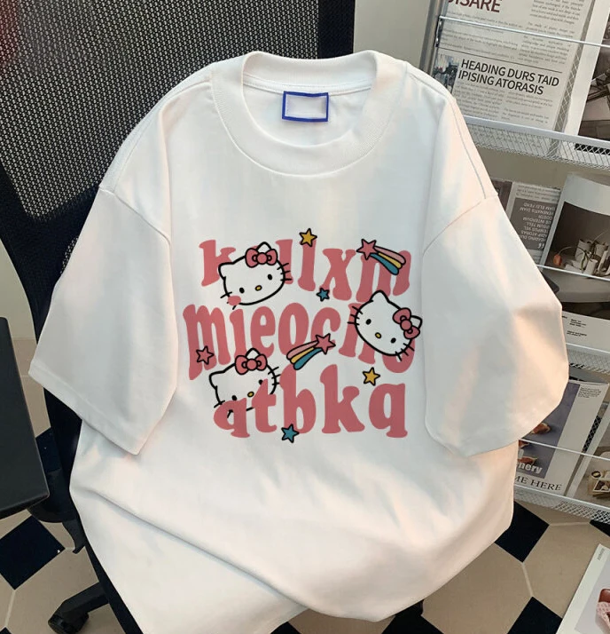 Женская футболка Hello kt в стиле академии, Оригинальная футболка с надписью Samio, модная футболка с коротким рукавом
Женская футболка Hello kt в стиле академии, Оригинальная футболка с надписью Samio, модная футболка с коротким рукавом