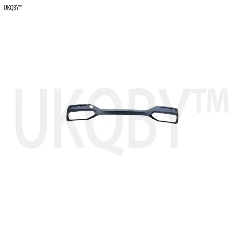 Задняя крышка буксировочного крючка был грунтованным. Нижняя часть заднего бампера украшена декоративной панелью.
Задняя крышка буксировочного крючка был грунтованным. Нижняя часть заднего бампера украшена декоративной панелью.