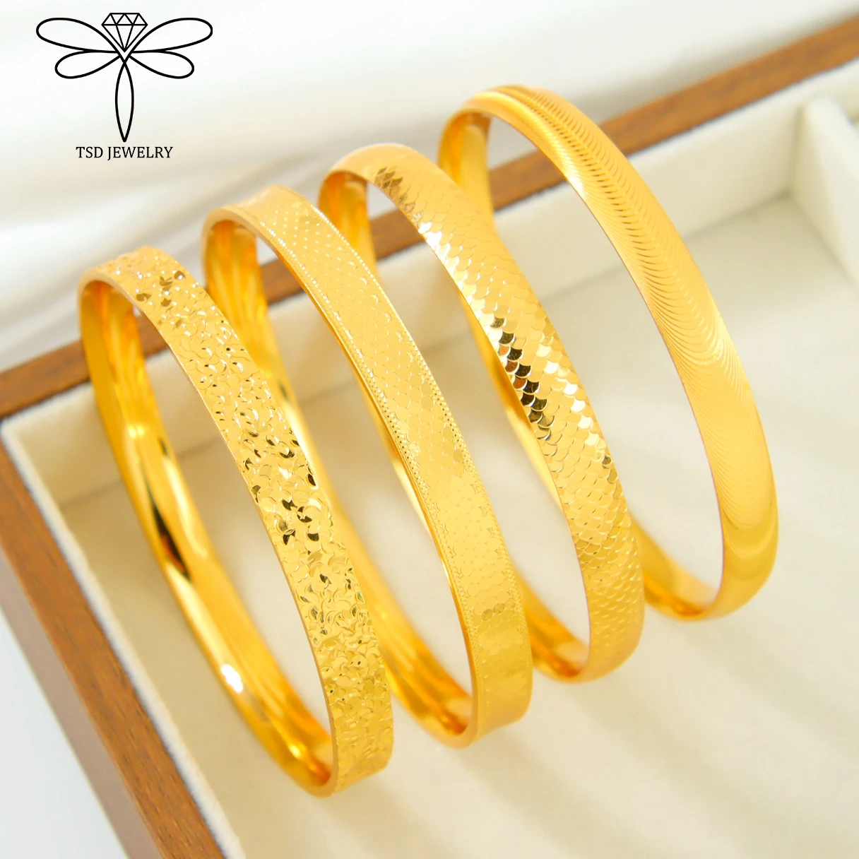 Dubai Vintage Simple Bangles 24k Gold Plated Arabic Muslim Bridal Wedding Jewelry Nigeria Women Premium Daily Party Jewelrys
Dubai Vintage Simple Bangles 24k Gold Plated Arabic Muslim Bridal Wedding Jewelry Nigeria Women Premium Daily Party Jewelrys