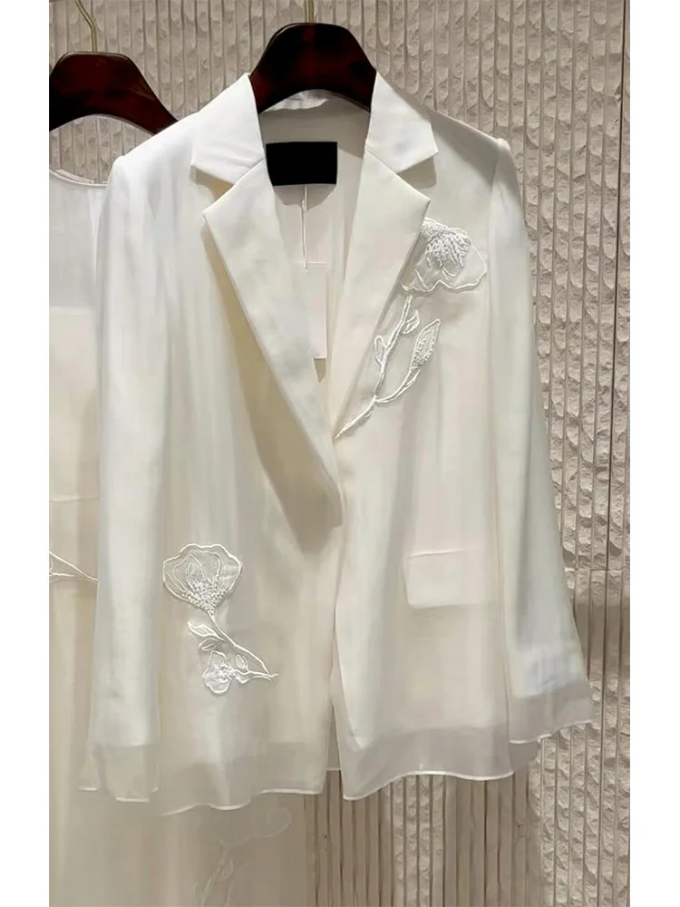 Elegant White Mesh Suit Jacket Women's Fashion High-End Unique Design Commute Style Loose Fit Long Sleeve Autumn New Arrival
Elegant White Mesh Suit Jacket Women's Fashion High-End Unique Design Commute Style Loose Fit Long Sleeve Autumn New Arrival