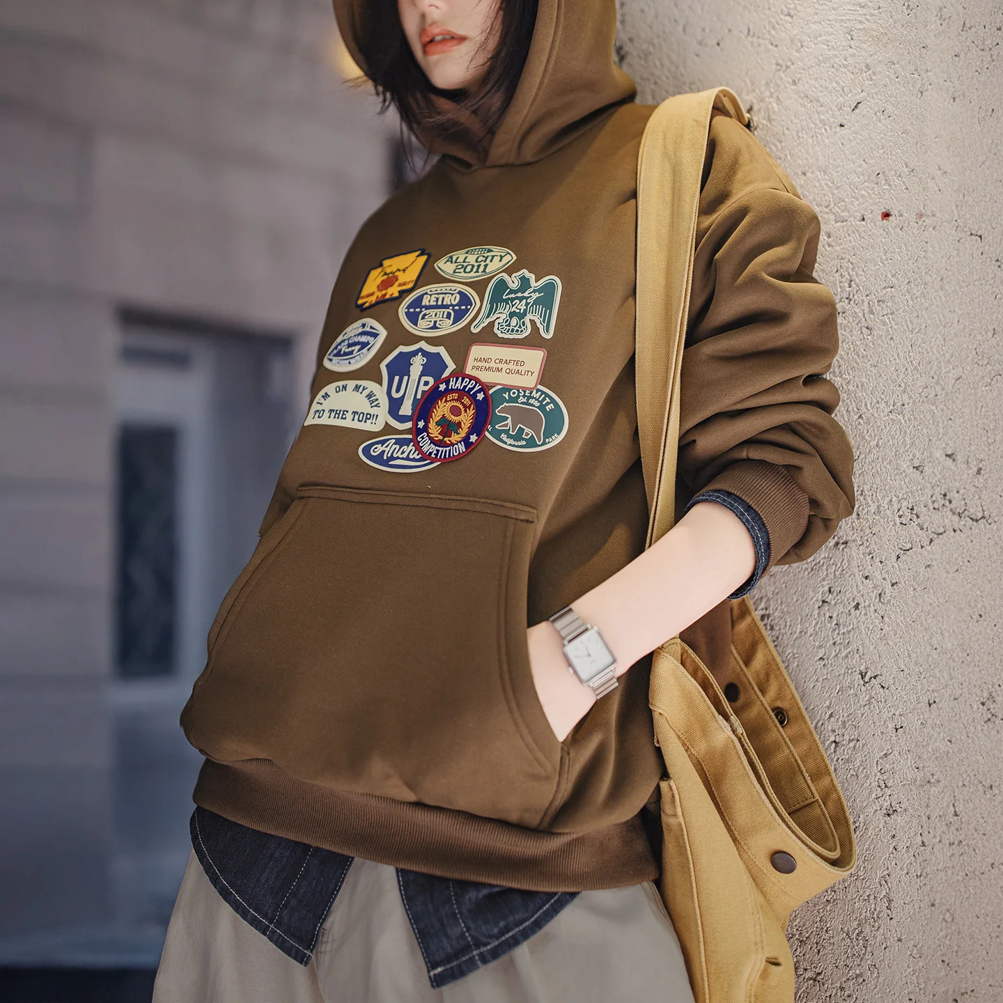 Maden Женское толстовка с капюшоном в американском стиле, плотный флис 320 г/м², вышитый значок, свободный крой, теплая кофта на осень и зиму, коричневый свитшот
Maden Женское толстовка с капюшоном в американском стиле, плотный флис 320 г/м², вышитый значок, свободный крой, теплая кофта на осень и зиму, коричневый свитшот