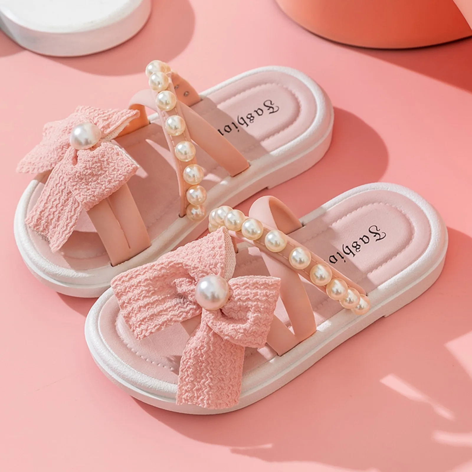 Girl Outdoor Slipper Children Shoes Comfortable Soft Soled Slippers Fashionable Bow Tie Pearl Robe And Slippers Set for Girls
Girl Outdoor Slipper Children Shoes Comfortable Soft Soled Slippers Fashionable Bow Tie Pearl Robe And Slippers Set for Girls