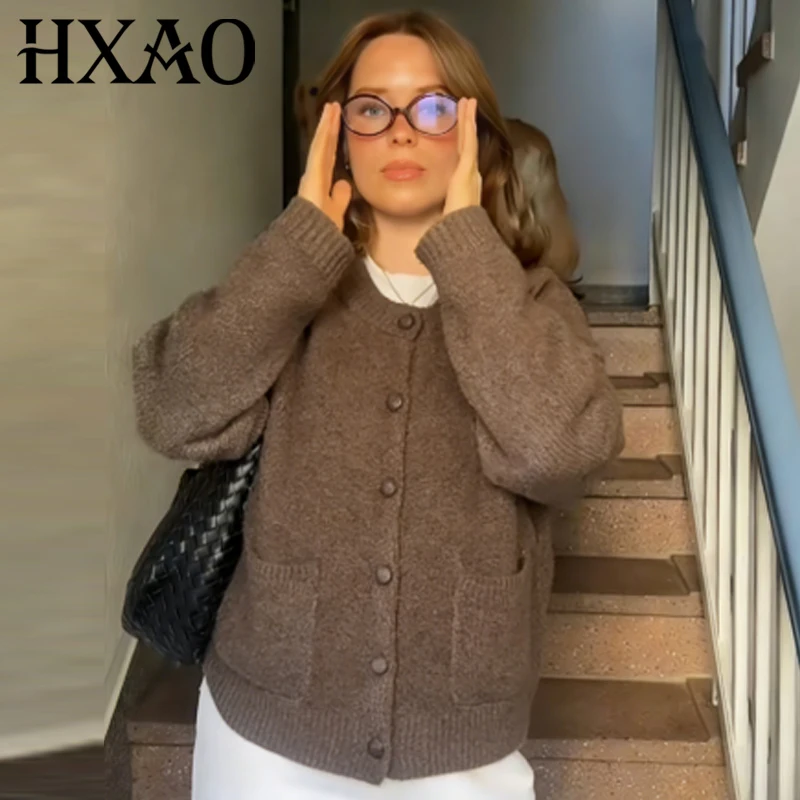 HXAO укороченный вязаный кардиган для женщин, осень-весна 2026, женский свитер, элегантный женский свитер с круглым вырезом и длинными рукавами, шикарный уютный свитер
HXAO укороченный вязаный кардиган для женщин, осень-весна 2026, женский свитер, элегантный женский свитер с круглым вырезом и длинными рукавами, шикарный уютный свитер