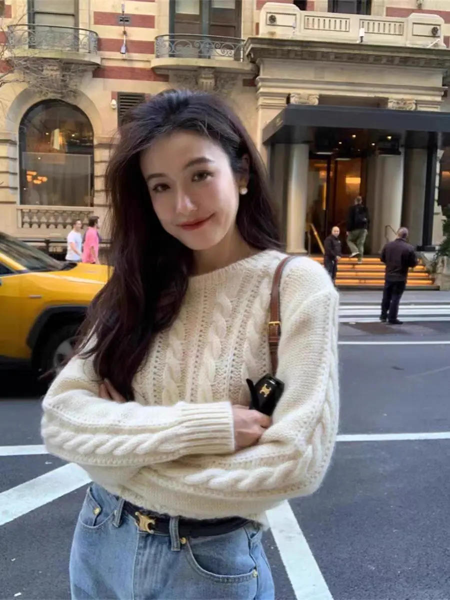 Merino 100% Pure Wool Knitted Sweater Women's Round Neck Casual Fashionable Hollow Sweater
Merino 100% Pure Wool Knitted Sweater Women's Round Neck Casual Fashionable Hollow Sweater