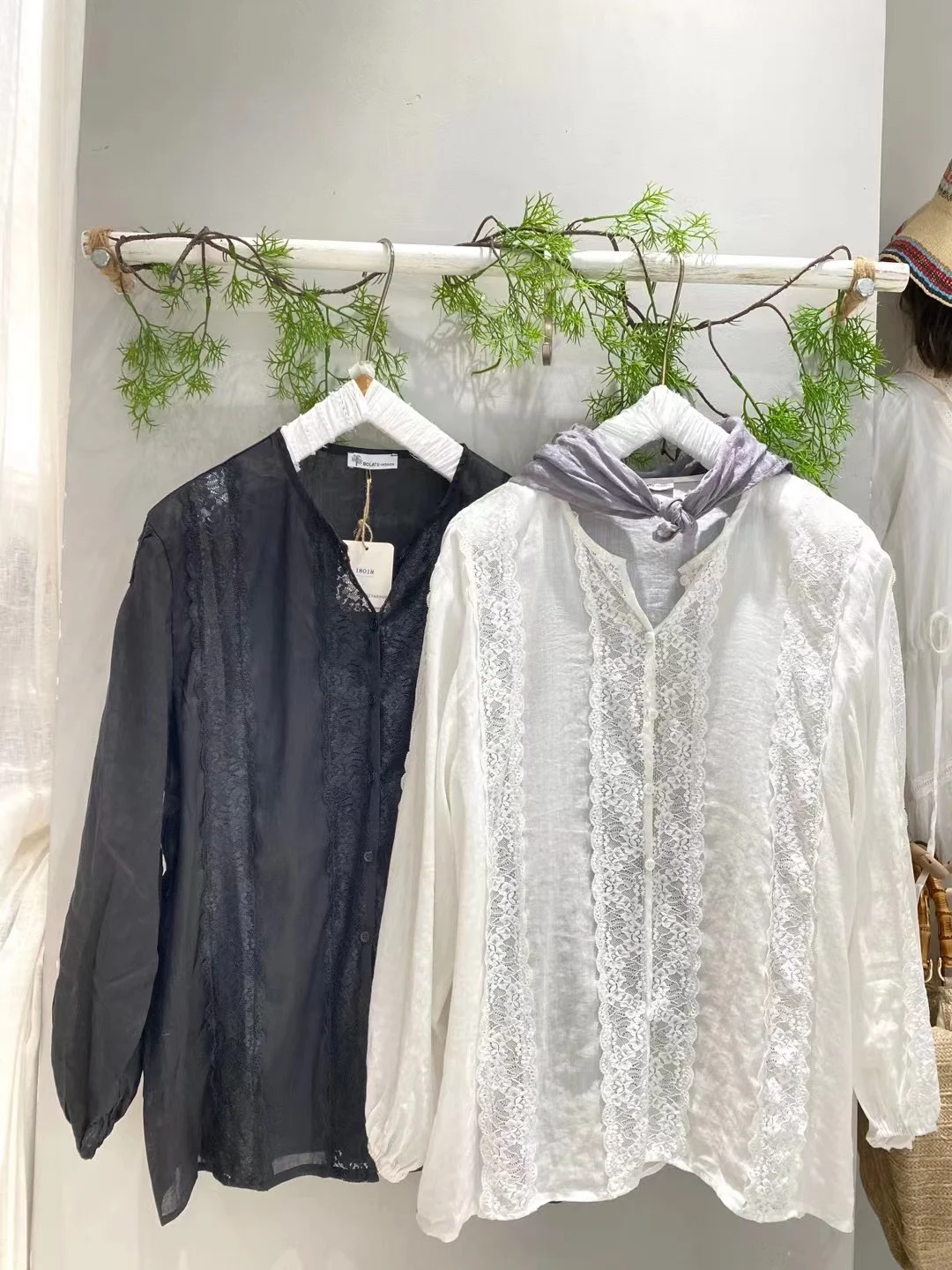 BOLATU Lace Splicing Oversized Color Fairy Shirt Cotton Linen Cardigan Spring 2025 Commute Style Long Sleeve V-Neck
BOLATU Lace Splicing Oversized Color Fairy Shirt Cotton Linen Cardigan Spring 2025 Commute Style Long Sleeve V-Neck