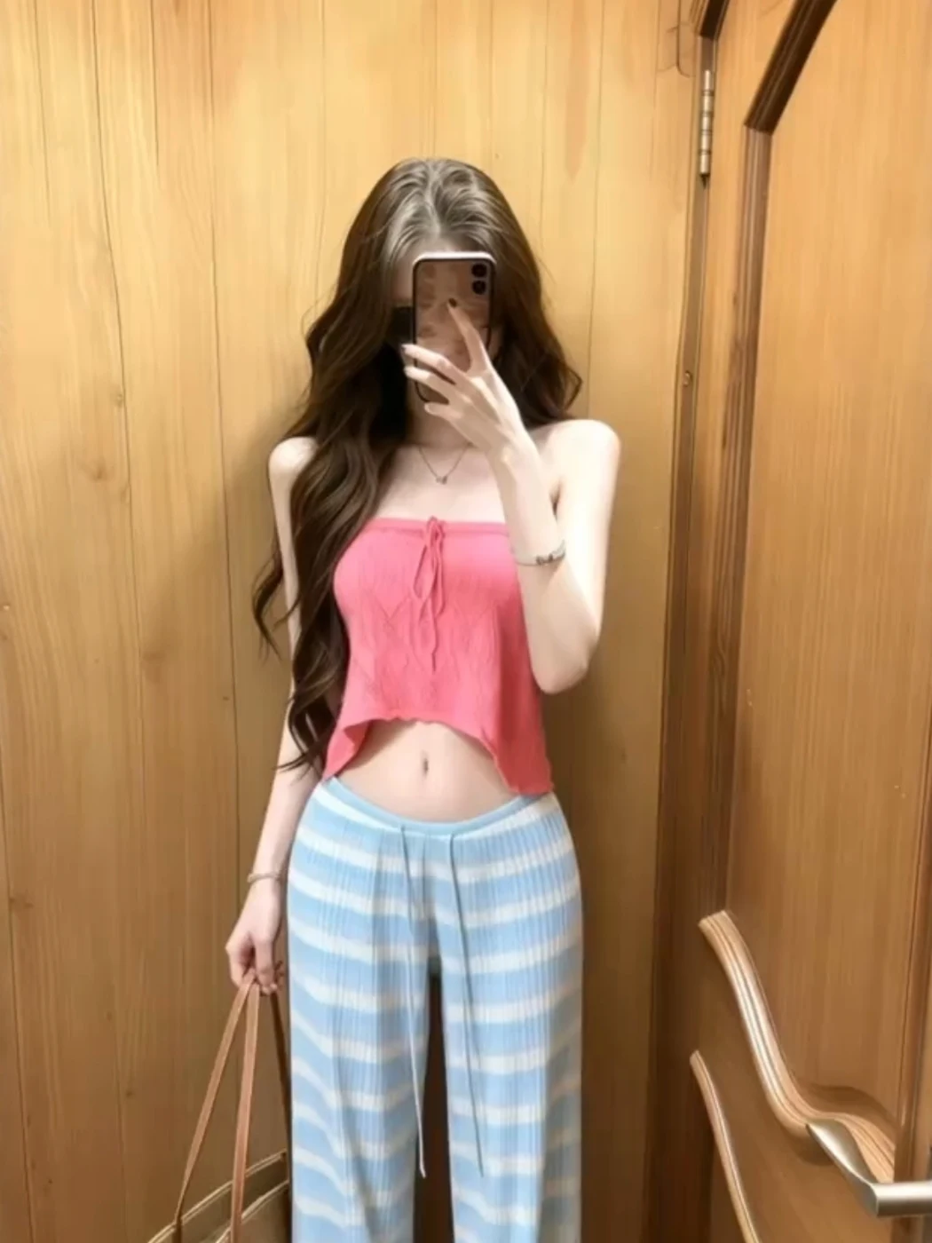 Pink Knitted Sleeveless Vest Women's Summer Sexy Sweet Short Style Close-Fitting Crop Top Outerwear for Young Women 18-24
Pink Knitted Sleeveless Vest Women's Summer Sexy Sweet Short Style Close-Fitting Crop Top Outerwear for Young Women 18-24