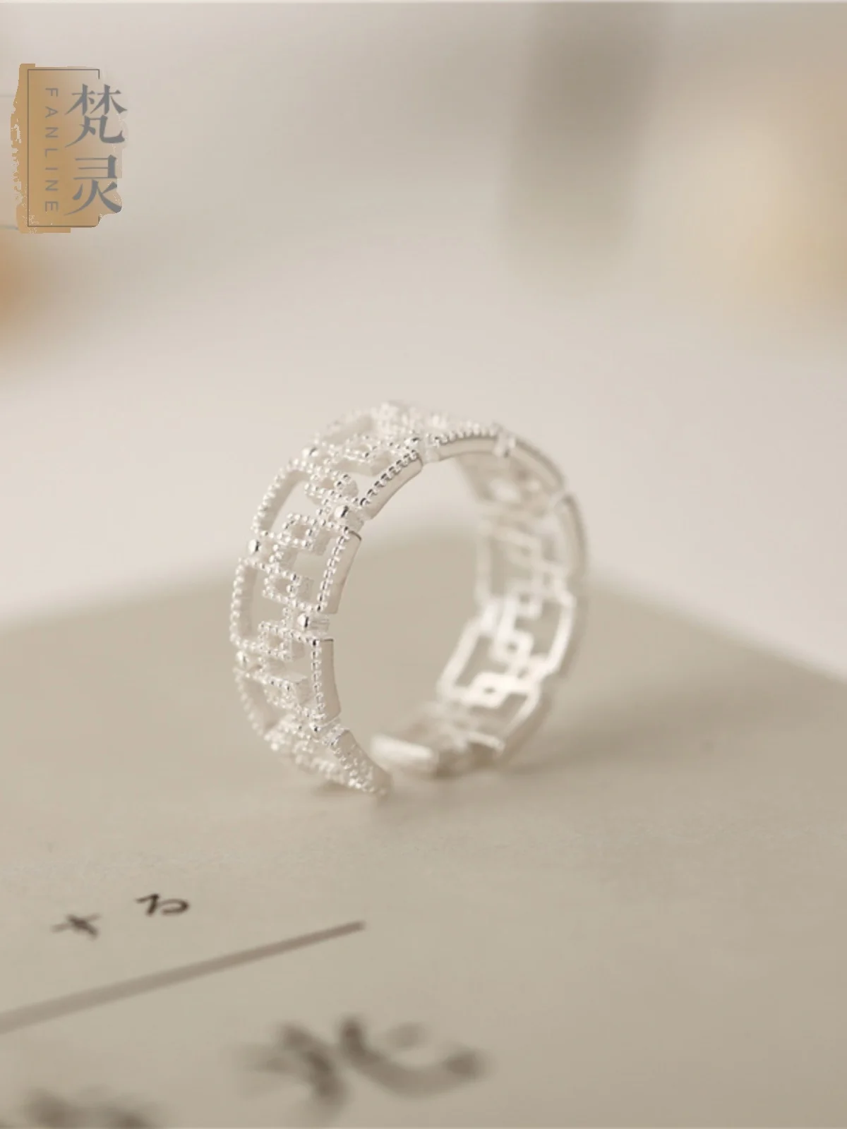 Original Design Pure Silver Lace Ring Versatile Fashionable Artistic S925 Luxury Gift Sweet Cute Ring for Women round Shape
Original Design Pure Silver Lace Ring Versatile Fashionable Artistic S925 Luxury Gift Sweet Cute Ring for Women round Shape