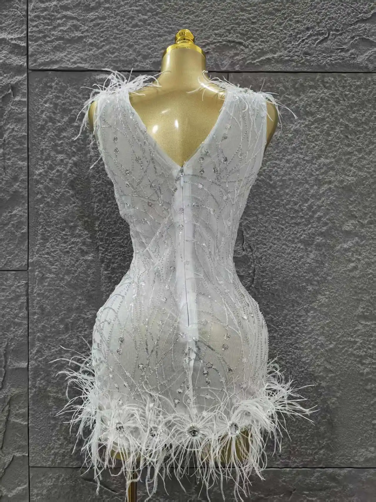 Top Quality Women Sleeveless Sexy V-Neck Bodycon Mini Dress Shinning Sequins Feathers Celebrate Birthday Vacation Cocktail Wear
Top Quality Women Sleeveless Sexy V-Neck Bodycon Mini Dress Shinning Sequins Feathers Celebrate Birthday Vacation Cocktail Wear