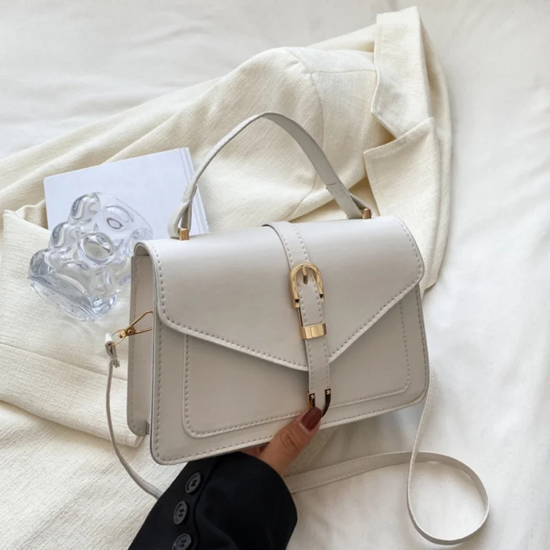 Fashionable Minimalist Crossbody Bag with Top Handle and Flap for Women - Solid Color Square Purse with Simple Design
Fashionable Minimalist Crossbody Bag with Top Handle and Flap for Women - Solid Color Square Purse with Simple Design
