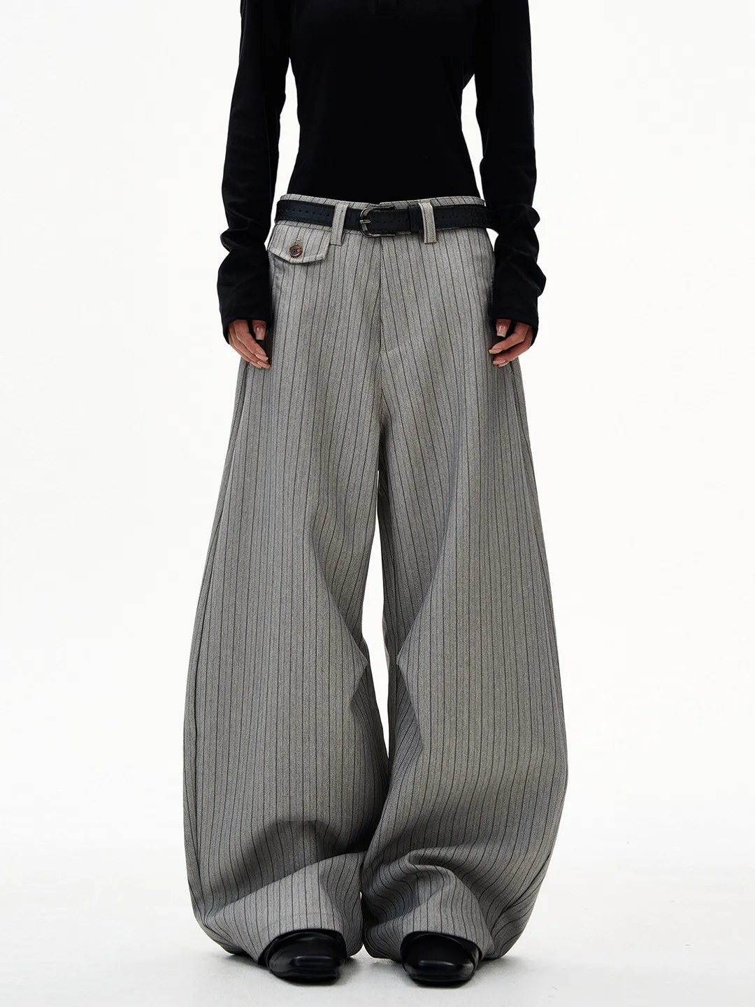 Американские ретро-брюки в полоску унисекс, свободные прямые повседневные брюки, комфортные классические брюки с эффектом драпировки
Американские ретро-брюки в полоску унисекс, свободные прямые повседневные брюки, комфортные классические брюки с эффектом драпировки