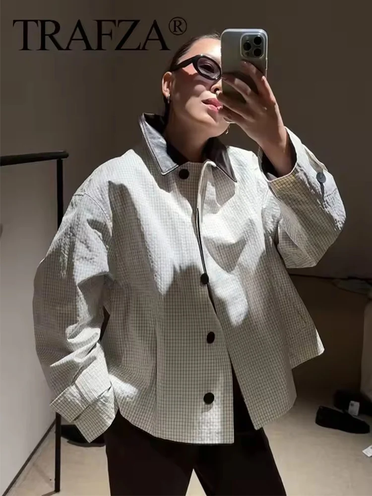 Женская кожаная куртка с воротником, новинка 2023 года, осенняя мода, свободное пальто с сетчатым принтом и длинными рукавами на молнии, шикарная женская уличная верхняя одежда
Женская кожаная куртка с воротником, новинка 2023 года, осенняя мода, свободное пальто с сетчатым принтом и длинными рукавами на молнии, шикарная женская уличная верхняя одежда 