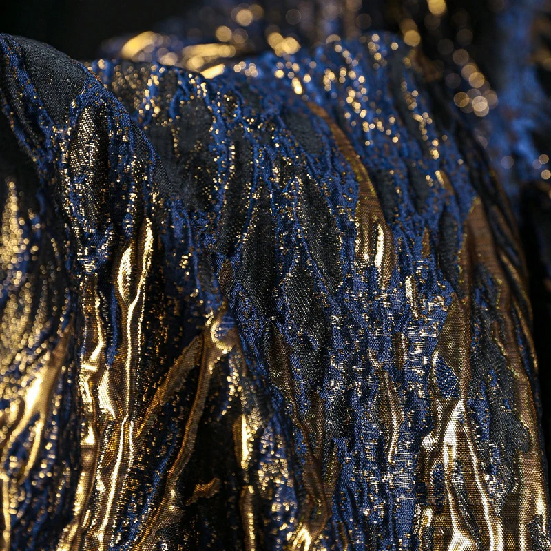 Тяжелая текстура 3D жаккардовая ткань позолоченный национальный стиль для дизайнера одежды Hanfu DIY пальто куртка тисненый материал
Тяжелая текстура 3D жаккардовая ткань позолоченный национальный стиль для дизайнера одежды Hanfu DIY пальто куртка тисненый материал