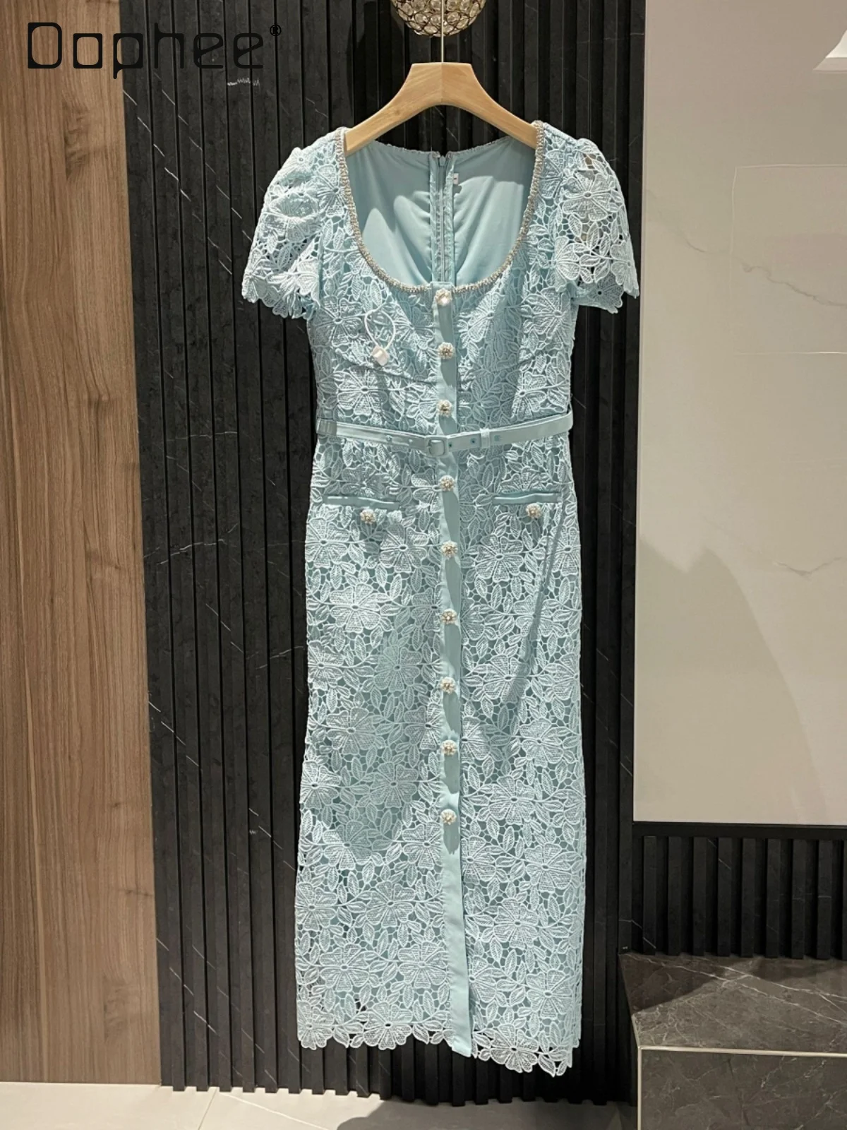 French Retro Square Neck Lace Dress Light Luxury Rhinestone Buckle Hollow Flower Embroidery High Waist Slim A-line Dress Women
French Retro Square Neck Lace Dress Light Luxury Rhinestone Buckle Hollow Flower Embroidery High Waist Slim A-line Dress Women