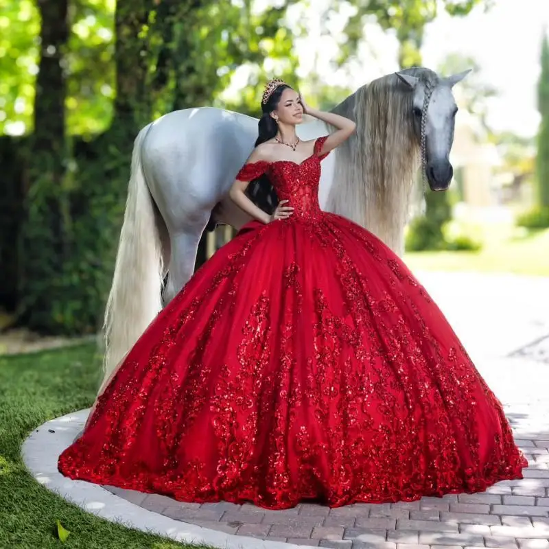 Роскошное блестящее красное платье Quinceanera с открытыми плечами по индивидуальному заказу, тюлевое кружево с аппликацией и блестками, платья de 15, Quinceanera
Роскошное блестящее красное платье Quinceanera с открытыми плечами по индивидуальному заказу, тюлевое кружево с аппликацией и блестками, платья de 15, Quinceanera 