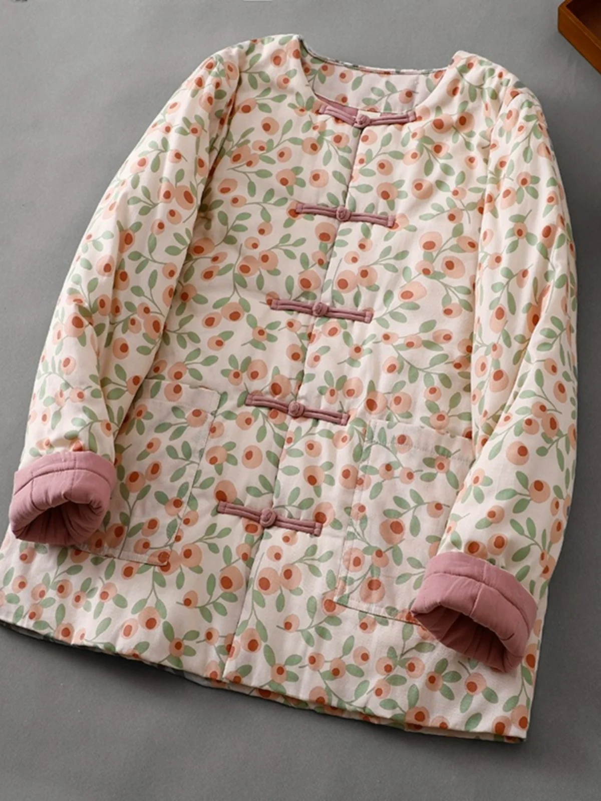 Thiened Cotton Jaet Women's Autumn Winter New Chinese Sle Retro Button Tang Suit Cotton Coat Warmth Floral Print round ...
Thiened Cotton Jaet Women's Autumn Winter New Chinese Sle Retro Button Tang Suit Cotton Coat Warmth Floral Print round ...