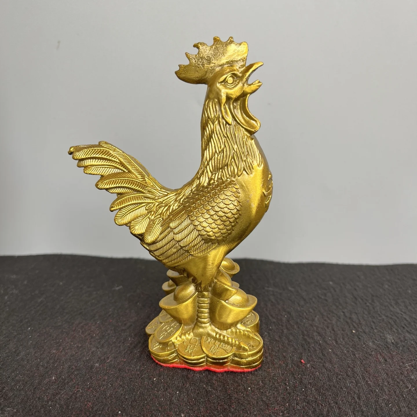 7"Brass Yuanbao coins Fortune Golden Rooster Statue Bring in wealth and treasures Amass wealth Ornaments Town house
7"Brass Yuanbao coins Fortune Golden Rooster Statue Bring in wealth and treasures Amass wealth Ornaments Town house