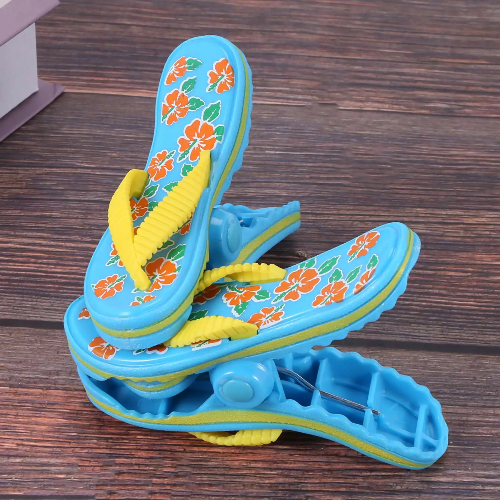 Набор из 4 пластиковых зажимов для пляжных полотенец AC76, милые зажимы-тапочки для шезлонгов, большие прищепки для белья для отпуска, пляжа, бассейна
Набор из 4 пластиковых зажимов для пляжных полотенец AC76, милые зажимы-тапочки для шезлонгов, большие прищепки для белья для отпуска, пляжа, бассейна