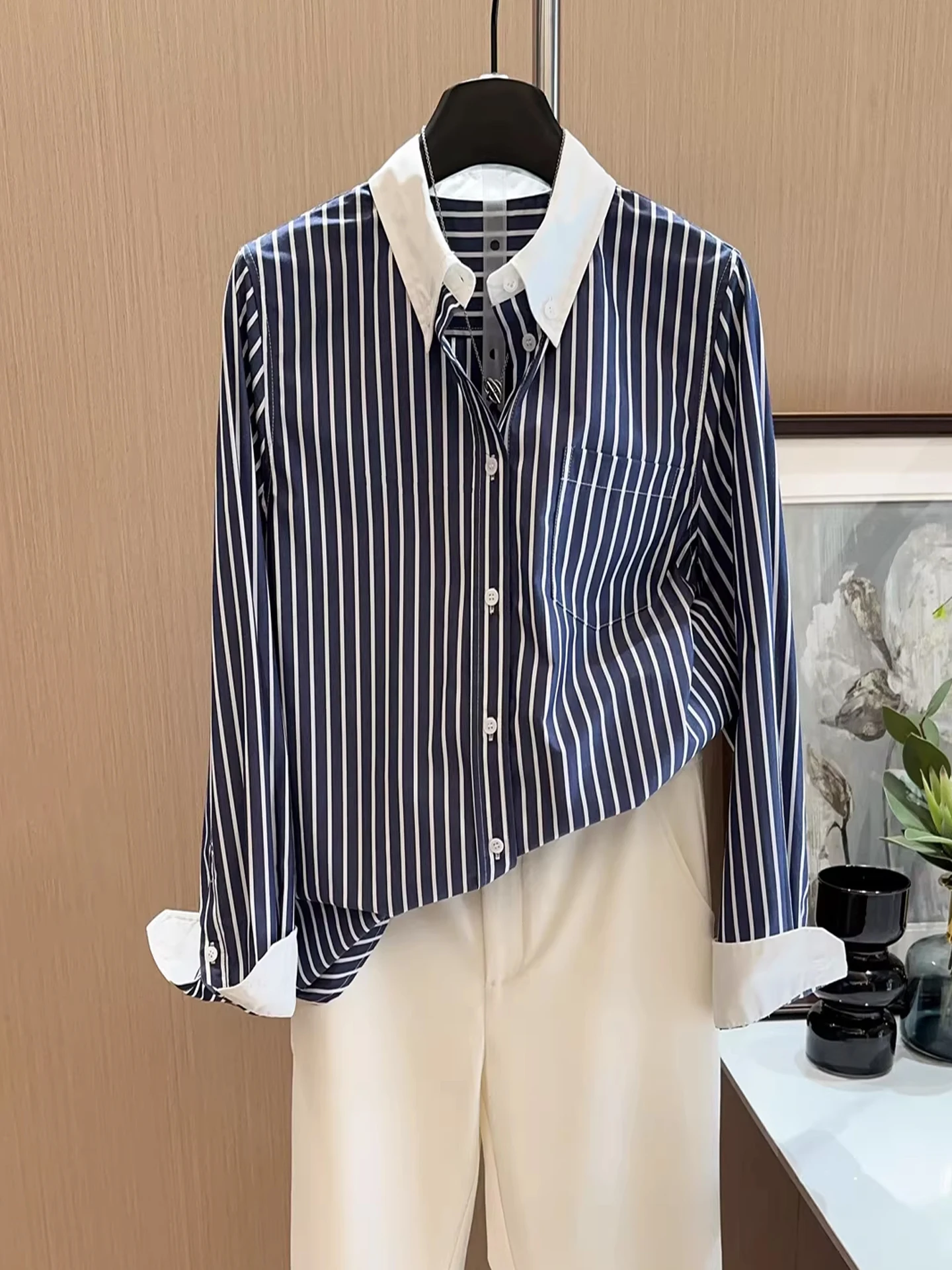 Classic Loose Striped Long Sleeve Collared Women's Shirt Spring 2026 Slimming Versatile Fashion Casual Commute Button up
Classic Loose Striped Long Sleeve Collared Women's Shirt Spring 2026 Slimming Versatile Fashion Casual Commute Button up
