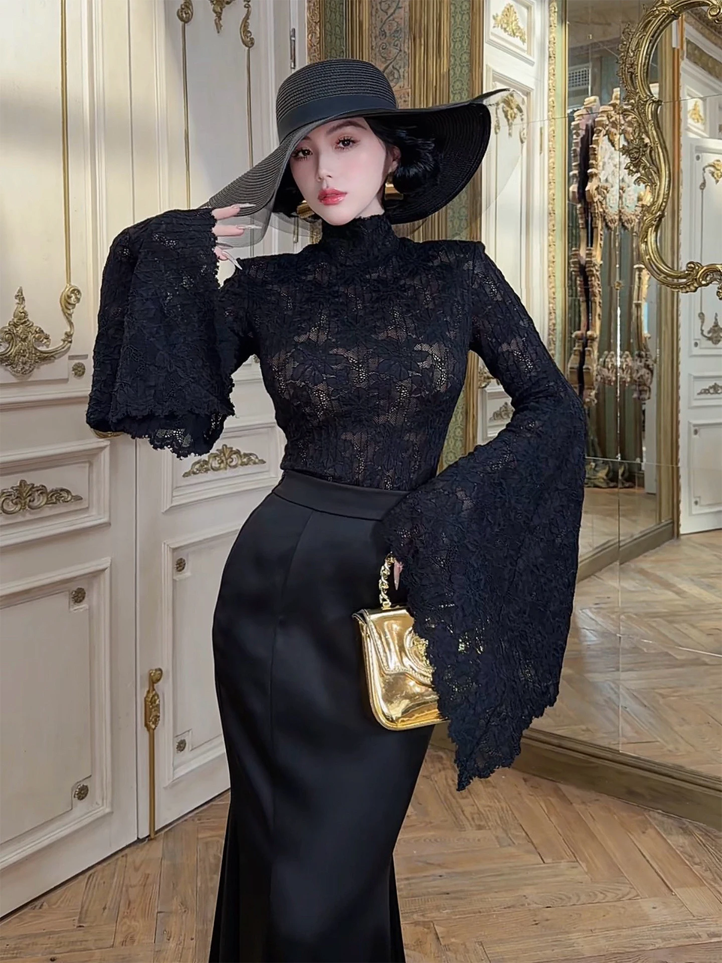 Elegant Lace Slim Fit Long Sleeve Shirt Women's Fashion Spring Casual Top Bell Sleeve T-Shirt Stylish plus Size Clothing
Elegant Lace Slim Fit Long Sleeve Shirt Women's Fashion Spring Casual Top Bell Sleeve T-Shirt Stylish plus Size Clothing