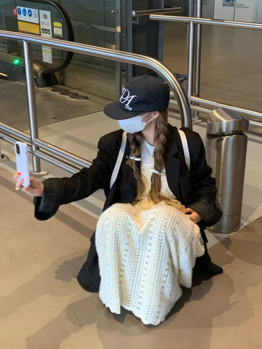 Повседневный универсальный женский костюм-пиджак свободного кроя цвета яичной скорлупы, дизайн Studio, весна 2024, новинка, высокое качество, для офиса и повседневной носки
Повседневный универсальный женский костюм-пиджак свободного кроя цвета яичной скорлупы, дизайн Studio, весна 2024, новинка, высокое качество, для офиса и повседневной носки