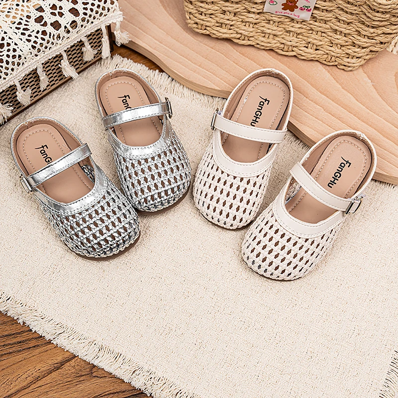 Kids Breathable Mesh Mules Girls Hollow Out Toes Capped Slippers with Buckle Non-slip Soft Sole Children Summer Beach Shoes
Kids Breathable Mesh Mules Girls Hollow Out Toes Capped Slippers with Buckle Non-slip Soft Sole Children Summer Beach Shoes