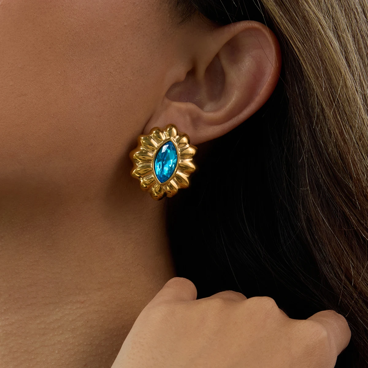 AIKOER Fashion Blue Zircon Flower Earrings 18K Gold Color Stainless Steel Eye Ear Studs Women's Accessories Party Gift 
AIKOER Fashion Blue Zircon Flower Earrings 18K Gold Color Stainless Steel Eye Ear Studs Women's Accessories Party Gift