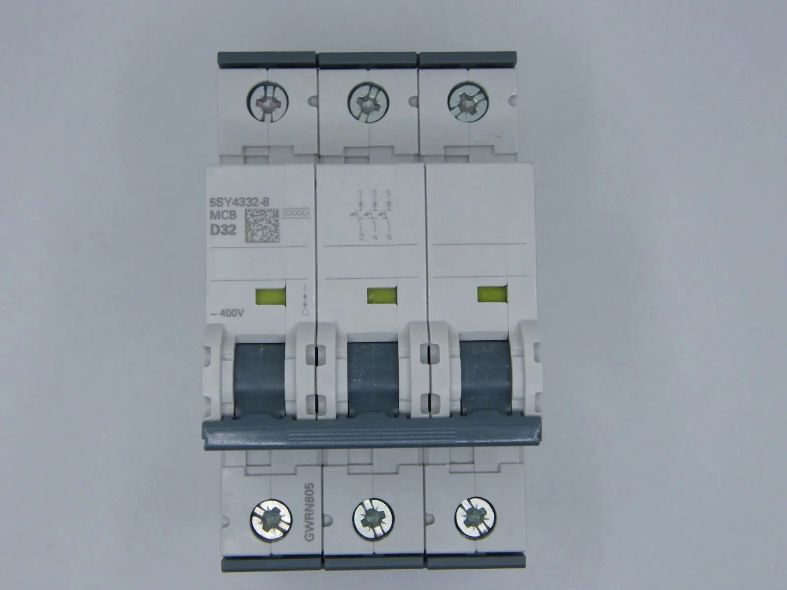 Совершенно новый 5SY4332-8 5SY5216-7 5SY5206-7 5SY6206-7 Гарантия один год
Совершенно новый 5SY4332-8 5SY5216-7 5SY5206-7 5SY6206-7 Гарантия один год