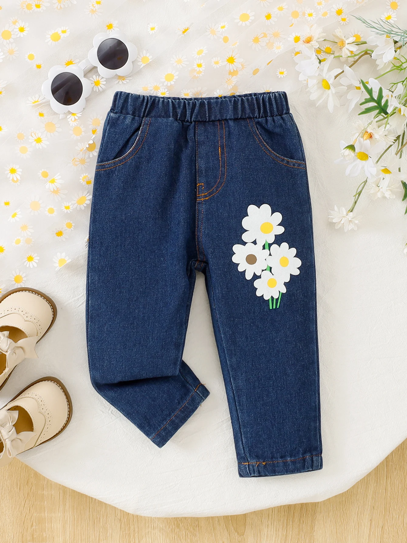 Children's Denim Jeans Fresh Daisy Print Style Comfortable Wear Resistant Suitable for Children's Daily Outdoor Casual Wear
Children's Denim Jeans Fresh Daisy Print Style Comfortable Wear Resistant Suitable for Children's Daily Outdoor Casual Wear