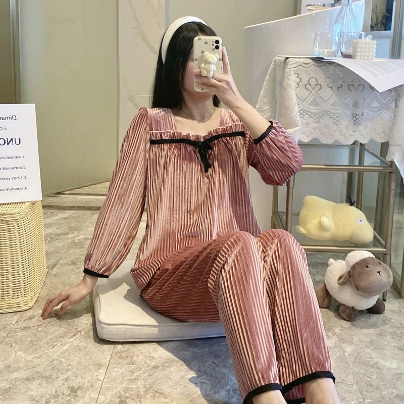 New autumn and winter gold velvet jacquard striped double long pajamas women's home wear one word collar casual 2-piece pajamas
New autumn and winter gold velvet jacquard striped double long pajamas women's home wear one word collar casual 2-piece pajamas