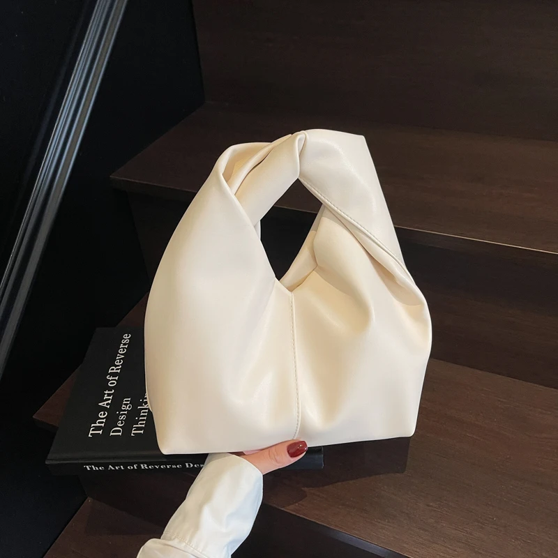 Quality Soft Leather Clutch Bag Luxury Designer Women Pleated Handbag Bucket Pouch Fashio Party Evening Cloud bolsa feminina
Quality Soft Leather Clutch Bag Luxury Designer Women Pleated Handbag Bucket Pouch Fashio Party Evening Cloud bolsa feminina