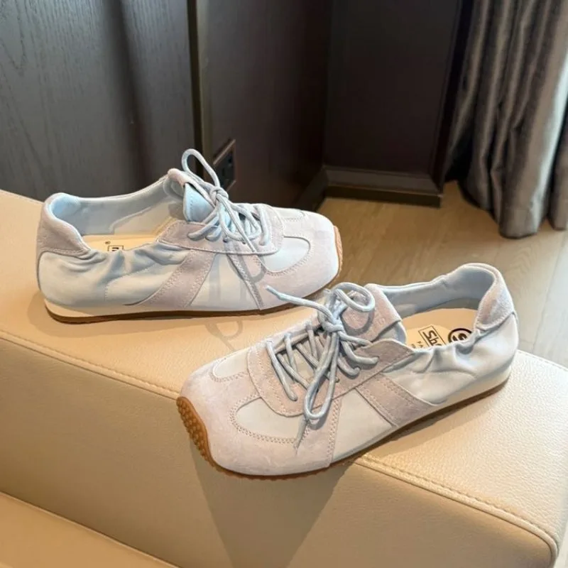 Women's 2026 New Shallow Mouth Round Toe Casual Shoes Comfortable and Versatile Retro Sneakers
Women's 2026 New Shallow Mouth Round Toe Casual Shoes Comfortable and Versatile Retro Sneakers